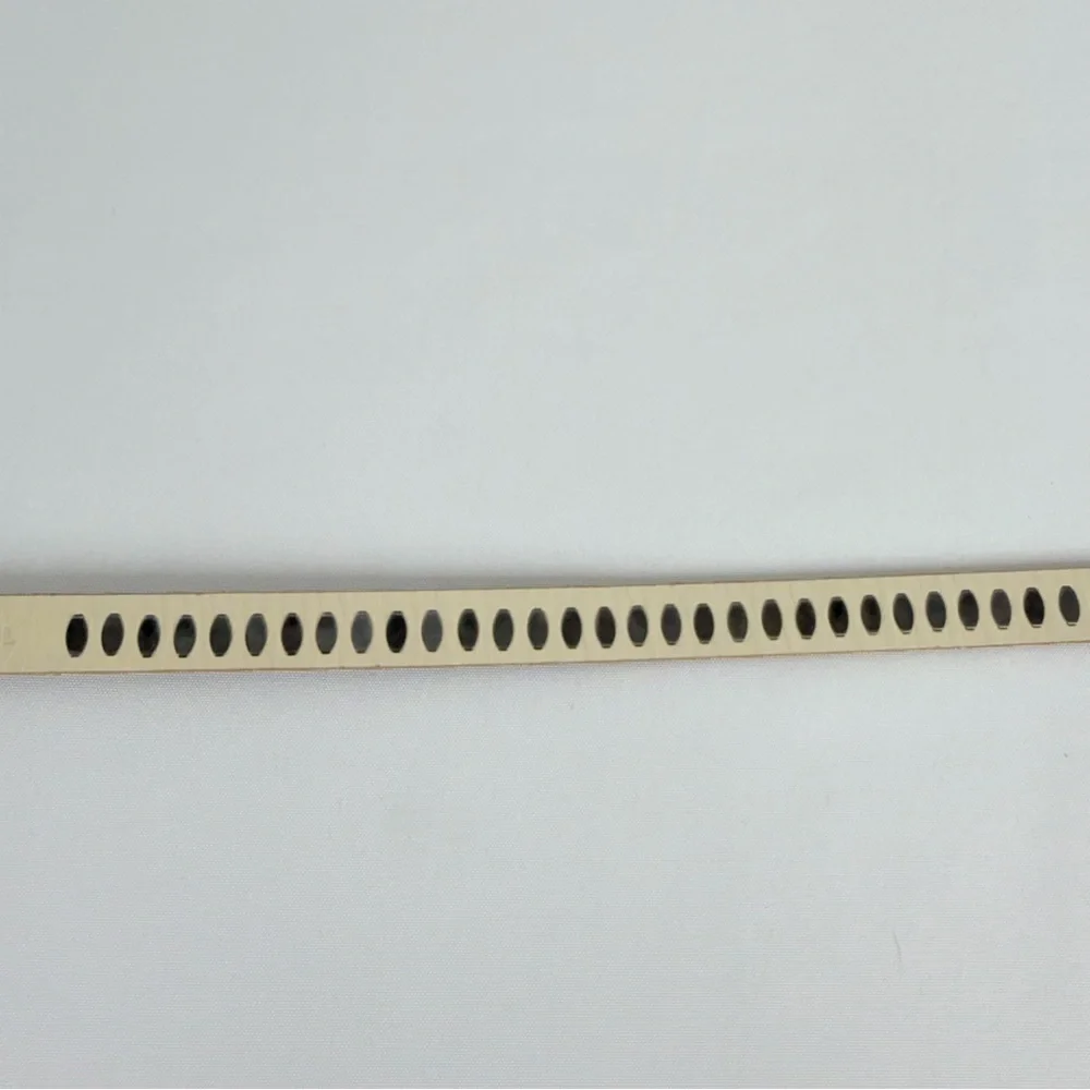 Fossil Women’s Size Medium Cream Thin Studded Leather Belt
